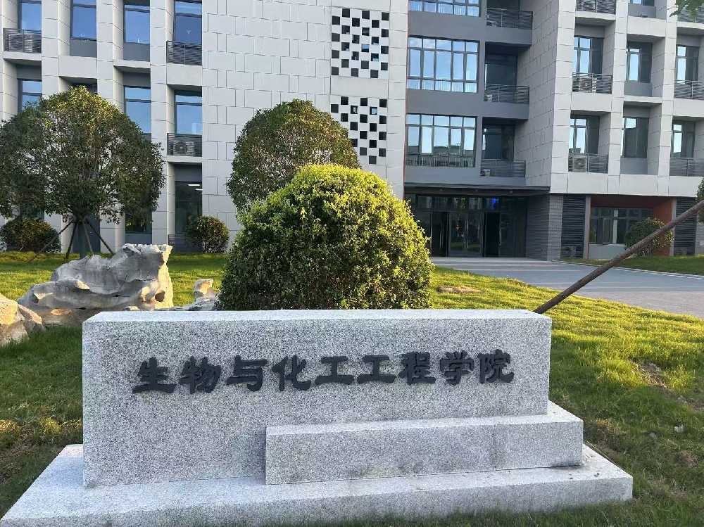 休宁县扬州职业大学体育场高杆灯项目